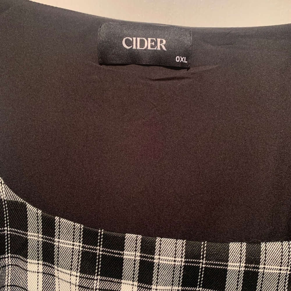 Cider Black and White Side Ruched Belted Plaid Dress - Picture 6 of 16